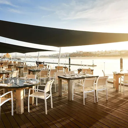 Готель Nh Marina