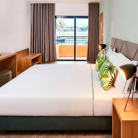 Hotel Nh Marina 4*