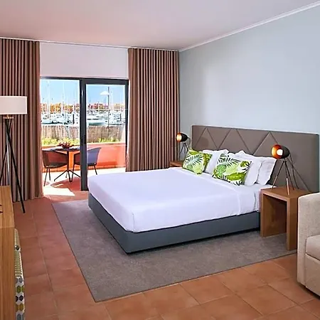 Nh Marina Hotel 4*