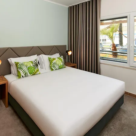 Hotel Nh Marina 4*